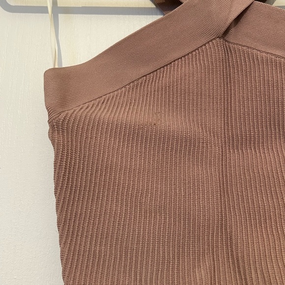 Aritzia babaton sculpt knit criss cross top - Picture 2 of 4